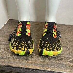 Women’s outdoor Geometric Sneakers. Quick dry. Pre-owned. Size 40.